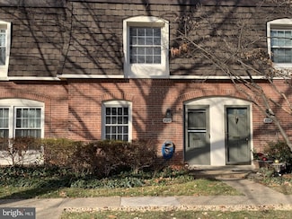 8218 Carrleigh Pkwy Unit 10, Springfield, VA 22152