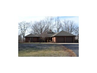 500 S Hillcrest Dr, Maysville, MO 64469