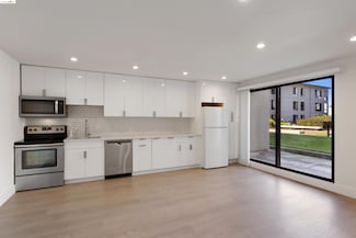 4 Captain Dr Unit E211, Emeryville, CA 94608