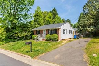 208 Oakhurst St, Kernersville, NC 27284