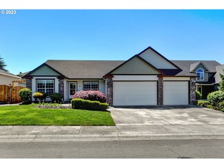 707 NW 151st St, Vancouver, WA 98685