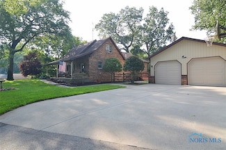 6945 Kranz Rd, Holland, OH 43528