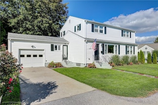18 Sylvan Terrace, Newport, RI 02840