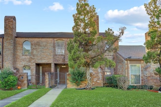 8718 Maplecrest Dr, Houston, TX 77099