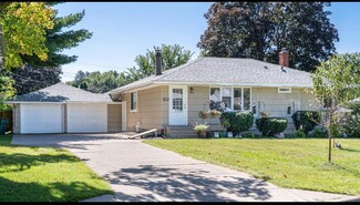 224 Maple Ln, Saint Paul, MN 55113