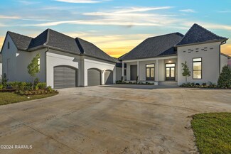 109 Trailing Oaks Dr, Youngsville, LA 70592