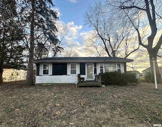 52 Huston St, Galesburg, IL 61401