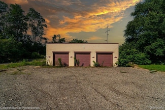 421 N Paddock St, Pontiac, MI 48342