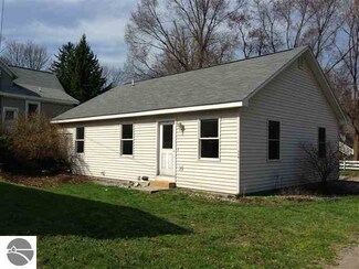 114 W Adams St, Suttons Bay, MI 49682