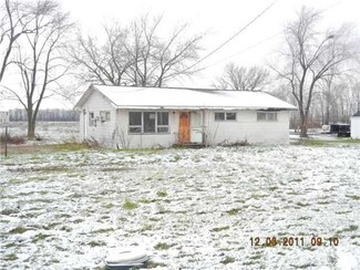 6562 EMcH Rd, Walbridge, OH 43465