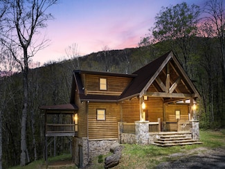 103 Chucks Ln, Bakersville, NC 28705