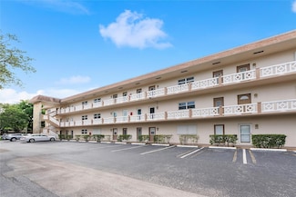 3405 NW 48th Ave Unit 401, Lauderdale Lakes, FL 33319