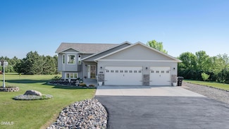 3616 Southridge Ln, Bismarck, ND 58504