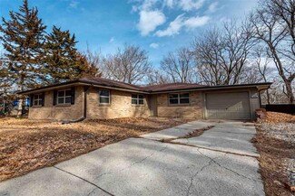1736 Vaughn Dr, Manhattan, KS 66502