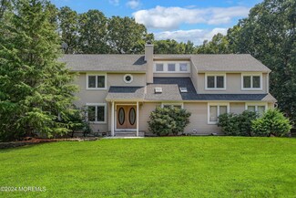 2 Tall Oaks Ct, Farmingdale, NJ 07727