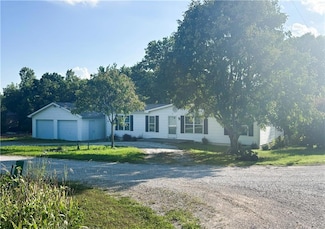 1 Deepwoods Ct, Linn Valley, KS 66040