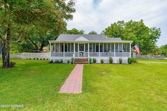 118 Edgewater St, Newport, NC 28570