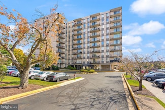 3245 Rio Dr Unit 608, Baileys Crossroads, VA 22041