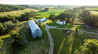 8991 Mckenzie Ln, Hollandale, WI 53544