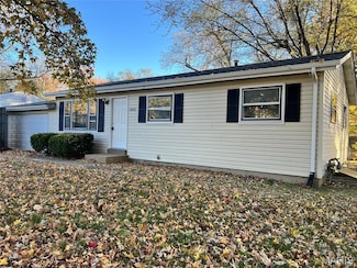 1456 Fairmeadows Ln, Saint Louis, MO 63138