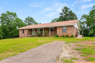 2630 E Lake Dr, Gladewater, TX 75647