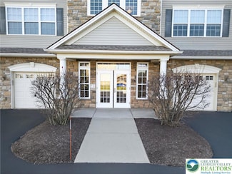 6875 Pioneer Dr, MacUngie, PA 18062