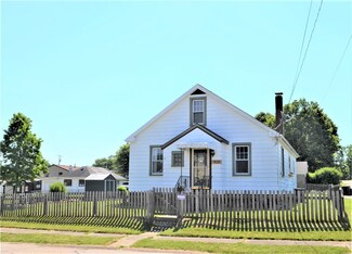 1426 4th St, Natrona Heights, PA 15065