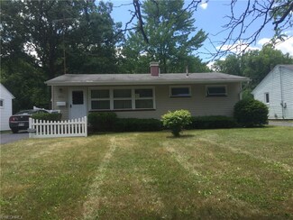 2305 Parkwood Dr NW, Warren, OH 44485