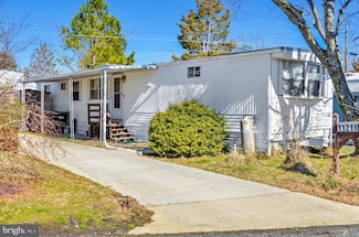 11218 Wilburn Dr, Fairfax, VA 22030