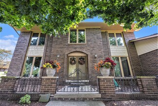 39 Stonetree Cir, Rochester Hills, MI 48309
