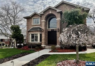 370 Morse Ave, Ridgefield, NJ 07657