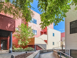 1010 NW Naito Pkwy Unit M14, Portland, OR 97209