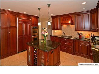 8 Woodcrest Terrace, Manalapan, NJ 07726
