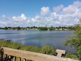 712 Mount Olympus Ave SE, Ocean Shores, WA 98569