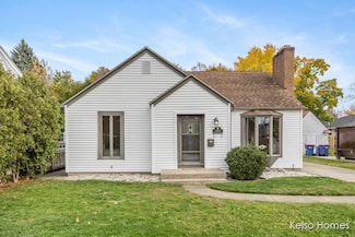 2818 Edgewood Ave NE, Grand Rapids, MI 49505