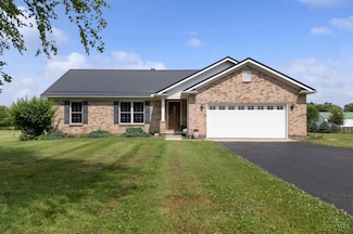 144 Fox Run Dr, Wilmington, OH 45177