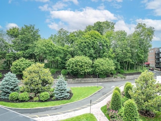 32 Pearsall Ave Unit 3A, Glen Cove, NY 11542