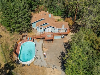 5266 Dark Hollow Rd, Medford, OR 97501