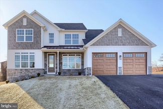 100 Wolfe Cir, Paxtonia, PA 17112