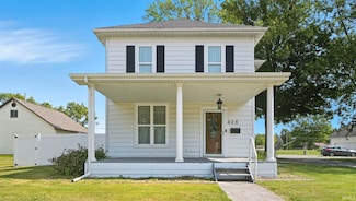 426 N Line St, Churubusco, IN 46723