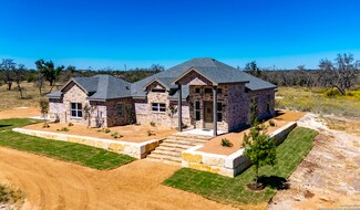449 Nott Branch Rd, Harper, TX 78631