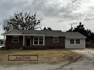 1024 Hillside Dr, Ada, OK 74820