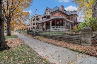 425 Gladstone Blvd, Kansas City, MO 64124