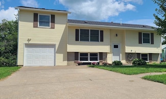304 N Page St, Monona, IA 52159