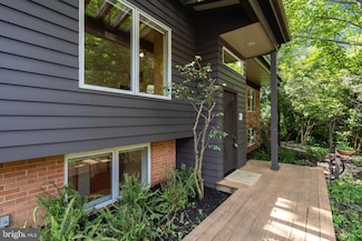 4834 8th St S, Arlington, VA 22204