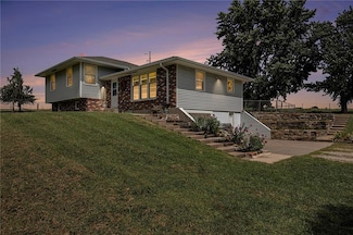 32378 215 St, Easton, KS 66020