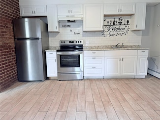 14 Dubois St, Newburgh, NY 12550