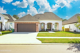 204 Treescape Dr, Lafayette, LA 70508