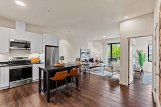 557 Oppenheimer Dr Unit 203, Los Alamos, NM 87544