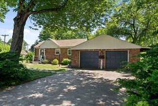 118 School St, Agawam, MA 01001